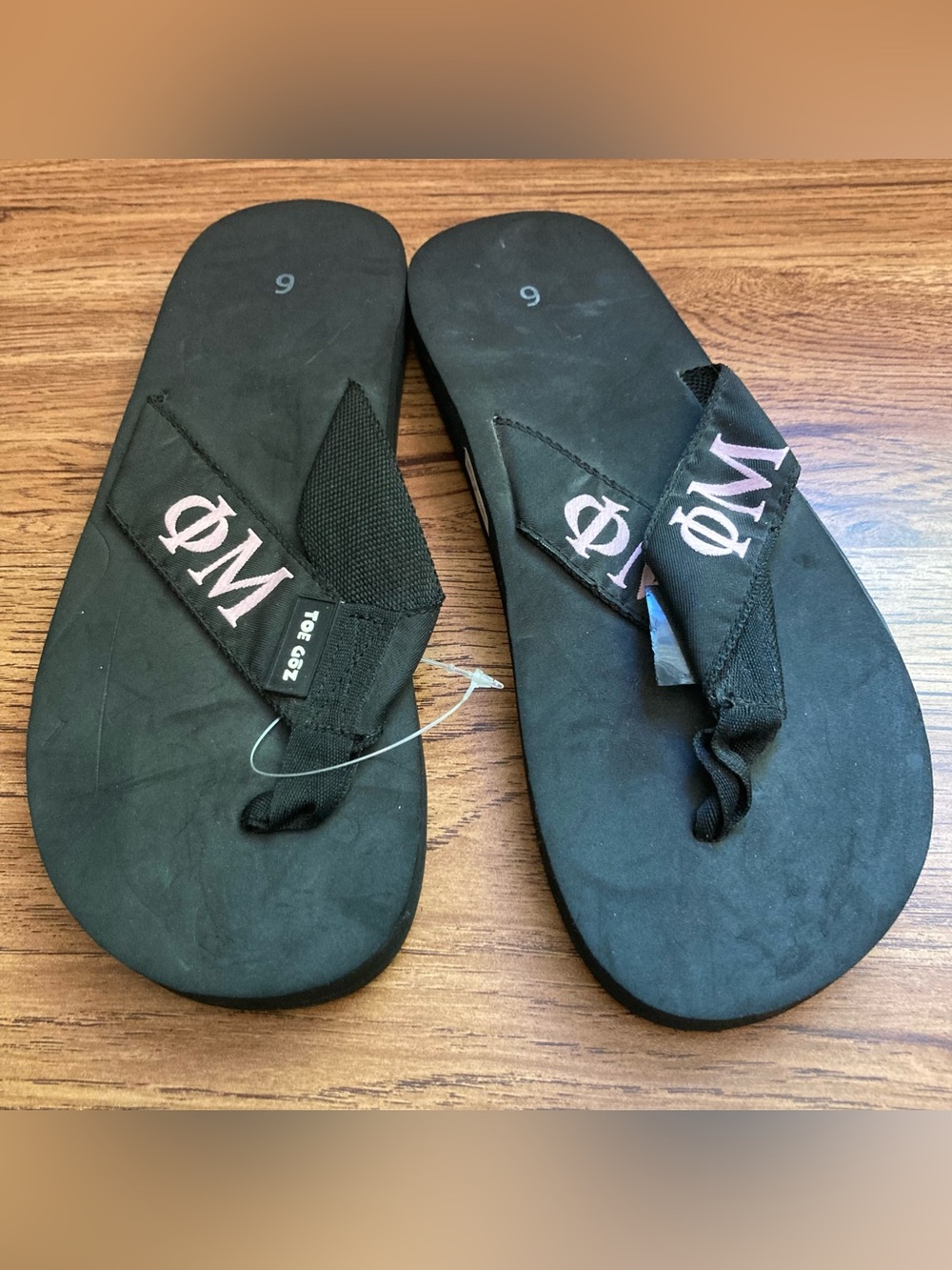 Unused, Toe Gōz Collegiate Phi Mu Black Flip Flops 6